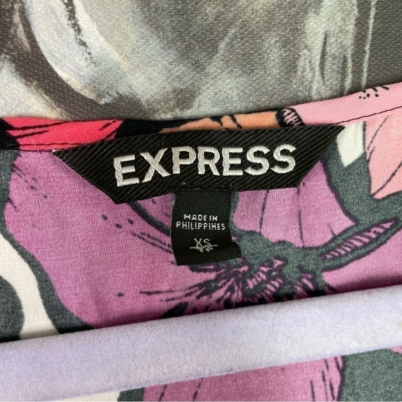 Express Floral Print Cuffed Cap Sleeve Shirt - Picture 2 of 6